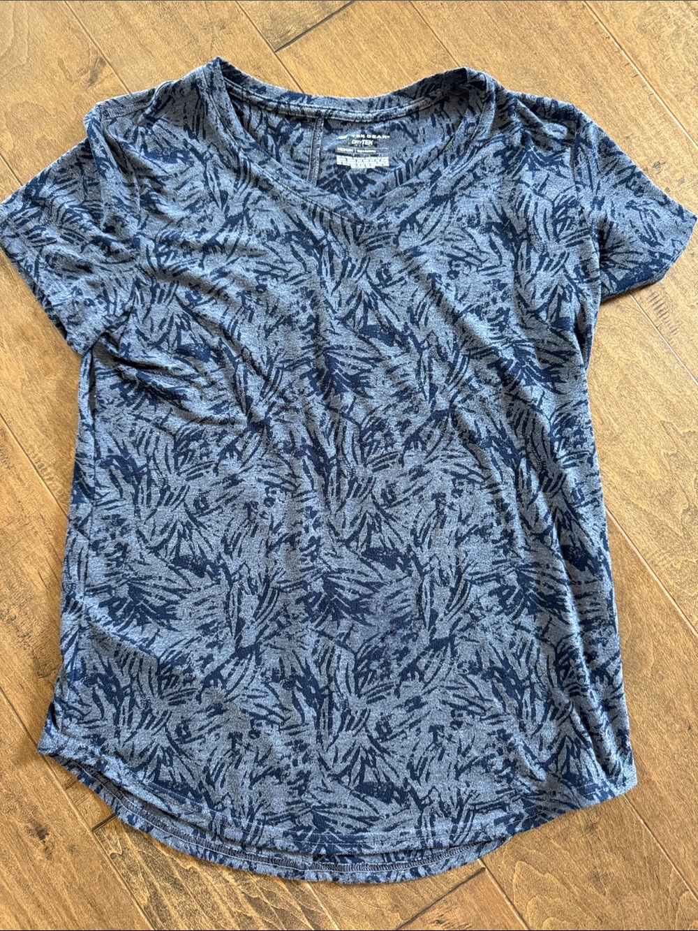tek gear Navy and Heather Blue Short Sleeve V-Neck Tee with Leaf Print